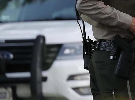 Minnesota'da Aşırı Sağcı Grubun ICE Karşıtı Göstericilere 'Hitler' Selamı Tepkilere Neden Oldu