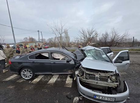 Bingöl'deki Feci Trafik Kazasında 1 Kişi Hayatını Kaybetti, 5 Yaralı