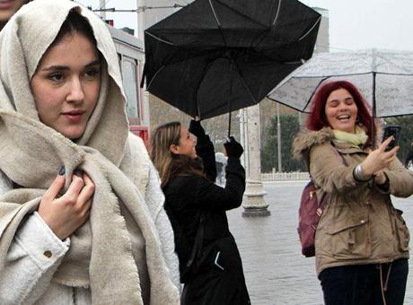 İstanbul'da Hava Durumu İçin Önemli Uyarılar: Fırtına ve Yoğun Yağış Bekleniyor