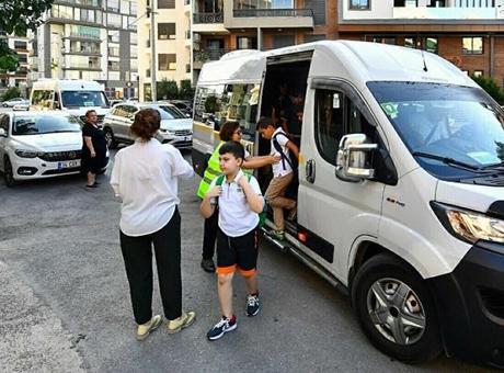 İzmir'de Öğrenci Servis Ücretlerine Yüzde 5 Artış Gerçekleşti