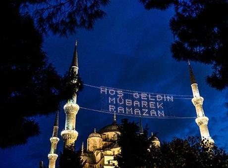 Alo Fetva Hattı'na En Çok Sorular İstanbul'dan: Günde 18 Bin Telefon