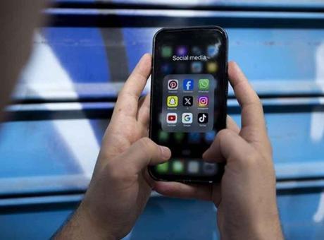 Sosyal Medya Şirketlerine Karşı Çocukları Bağımlı Hale Getirme İddiası: Önemli Dava Başladı