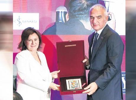 Türkiye'nin Turizm Geliri Hedefi: 2024'te 120 Milyar Dolar