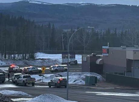 Kanada'nın Tumbler Ridge Bölgesindeki Okulda Silahlı Saldırı: 10 Kayıp, 27 Yaralı