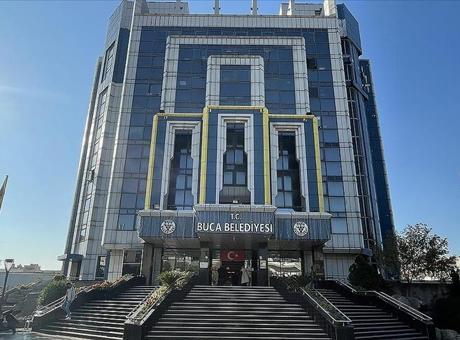 İzmir'de Buca Belediyesi'ne Yönelik Rüşvet Operasyonu: 14 Şüpheli Tutuklandı