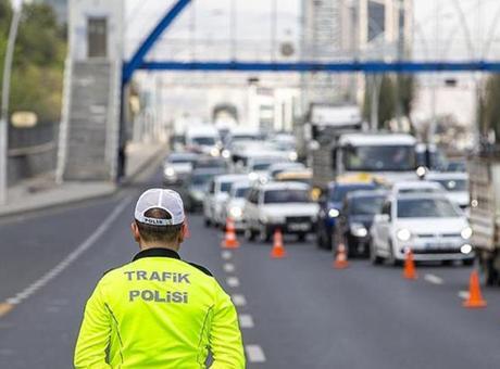Yeni Trafik Yasası: Drift Yapan Sürücülere 140 Bin TL Ceza, Kış Lastiği Takmayanlara 6 Bin TL Ceza!