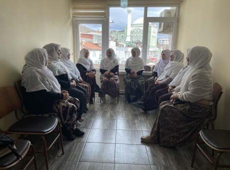 Mihalgazi Kadınları, Yöresel Kıyafetleriyle Başkan Güneş’e Desteğini Açıkladı: 'Bu Tülbent Onurumuzdur'