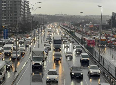 İstanbul'da Akşam Saatlerinde Trafik Yoğunluğu Zirveye Ulaştı: Yüzde 89