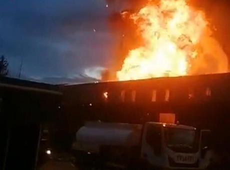 Ordu'da Market Deposu Yangını: Otomatik Kapı İmalathanesine Sıçradı