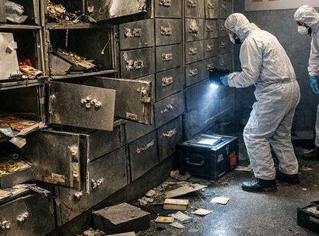 Bremen'de Gizemli Sıvı ile Banka Soygunu: 14 Kasa Patlatıldı