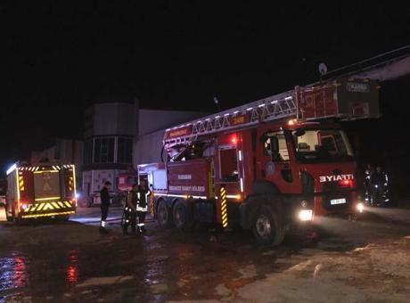 Karaman'daki Dorse Fabrikasında Yangın Paniği: Yangın Kontrol Altına Alındı