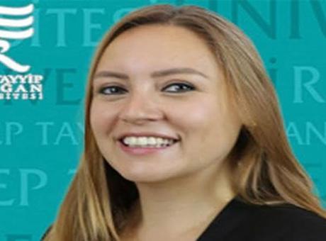 Akademisyenin Balkonundan Düşme Anı ve Sonrasındaki Tören Gündemde