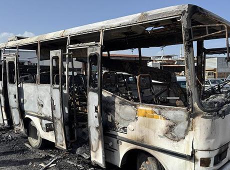 İzmir'de Midibüste Yangın: 16 Yaşındaki Genç Hayatını Kaybetti