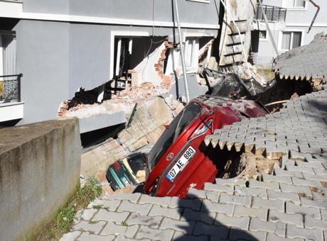 Menemen'de Heyelan Sonrası İstinat Duvarı Çöktü, Müteahhit Serbest Bırakıldı