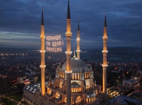 Bakan Ersoy: Ramazan’da Tarihi Camiler İbadete Açılıyor