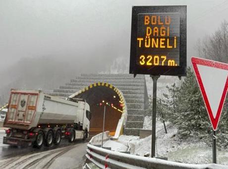 Bolu Dağı'nda Kar Yağışı: Sürücüler Dikkatli Olmalı