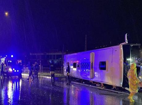 Samsun'da Yolcu Otobüsü Devrildi: 6 Yaralı