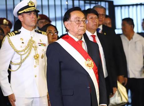 80 Yaşındaki Balcazar, Devlet Başkanlığı Koltuğuna Oturdu