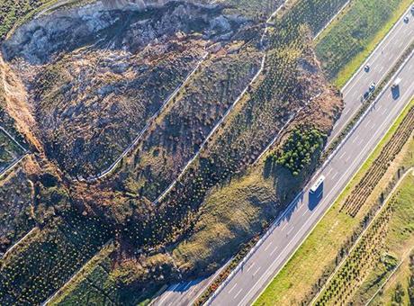 İstanbul-İzmir Otoyolu’nda Heyelan: Bölge Trafiğe Kapatıldı!