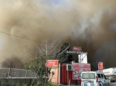 Sakarya'da Şekerleme Fabrikasında Yangın Çıktı