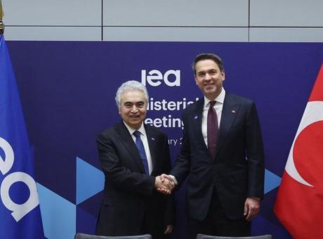 Enerji Bakanı Bayraktar, IEA Başkanı Birol ile Stratejik Görüşme Gerçekleştirdi