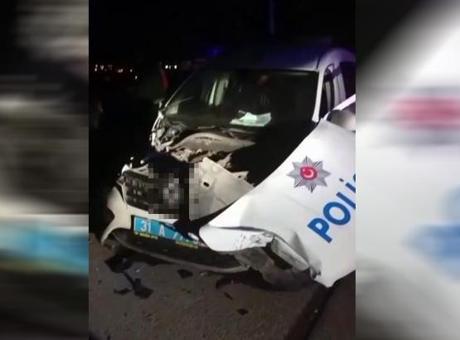 Hatay'da Alkollü Sürücü Polis Aracına Çarptı, İki Polis Yaralandı