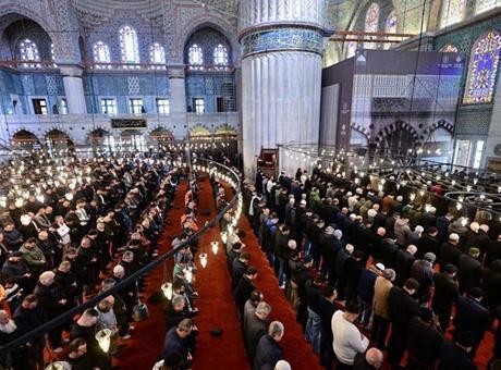 Ramazan'ın İlk Cuma Namazı, İstanbul ve Diğer Şehirlerde Coşkuyla Kutlandı