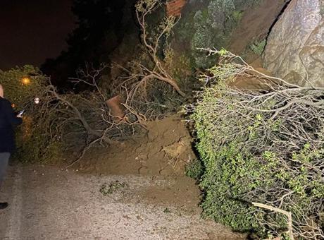 Bursa'da Heyelan: Mudanya-Kurşunlu Yolu Trafiğe Kapandı