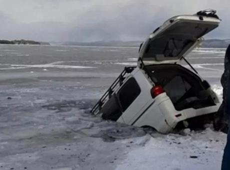 Rusya'da Tur Otobüsü Baykal Gölü'ne Düştü: 8 Can Kaybı