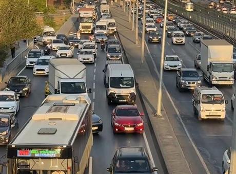 İstanbul'da Sabah Trafiği: Anadolu Yakası'nda Yoğunluk Yüzde 76'ya Ulaştı