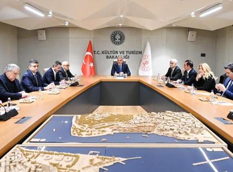 Bakan Ersoy'dan Türk Dizilerine Destek Müjdesi: Üreticilerle Yapılan Toplantıda Yenilikler Görüşüldü