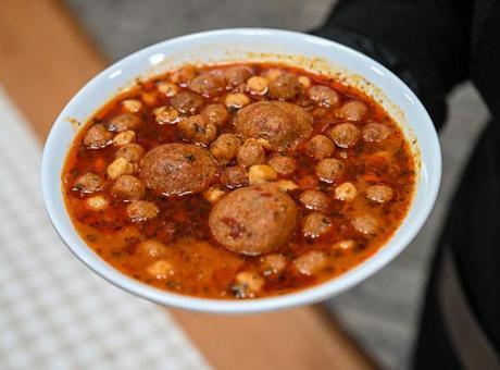 Adana'nın Geleneksel Lezzeti 'Analı Kızlı' Ramazan Sofralarını Süslüyor