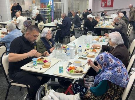 Bursa'da Duygu Dolu İftar Sofraları: Ali Koçak, 6 Yıldır Geleneklerini Yaşatıyor