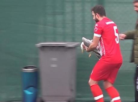 İstanbul'da Futbol Maçında Martıya Çarpan Topun Ardından Gelişen Olaylar