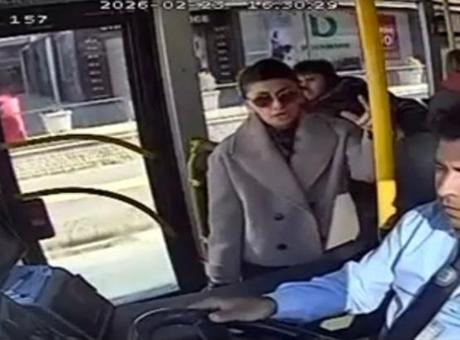 Yolcu Hayatını Kaybetme Tehlikesi Geçirdi, Şoförün Kahramanca Hamlesi İle Kurtarıldı