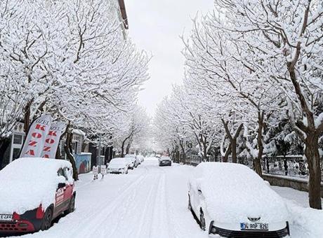 Kar Sürprizi: İlçede 40 Santimetreye Ulaşan Kar Hayatı Olumsuz Etkiledi