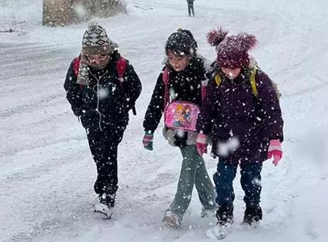 Erzurum'da Kar Nedeniyle Eğitime Ara Verildi