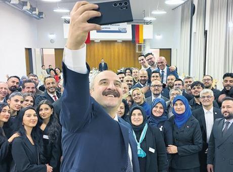 Türkiye, Almanya'da Gündemi Belirliyor: Varank'ın Açıklamaları