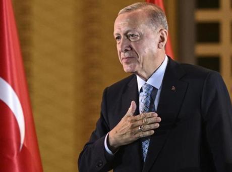 Cumhurbaşkanı Erdoğan'a AK Parti'li Gençlerden Sürpriz Doğum Günü Kutlaması
