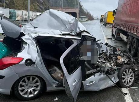 Artvin'de Trafik Kazası: 2 Kişi Hayatını Kaybetti