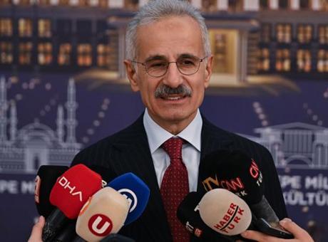 Bakan Uraloğlu'ndan 15 Yaş Altı Çocuklar İçin Sosyal Medya Düzenlemesi Müjdesi