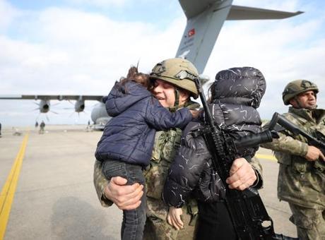Mehmetçik'in Duygusal Karşılaması: NATO Tatbikatı Sonrasında Yurda Dönüş
