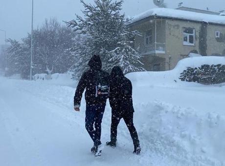 Ardahan'da Yoğun Kar Nedeniyle Eğitim Faaliyetlerine Ara Verildi