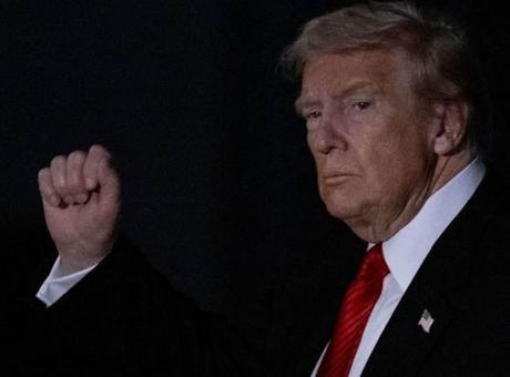 Trump'tan İran'a Saldırı ile İlgili Çarpıcı Açıklamalar: 'Her Yere Bombalar Yağacak'