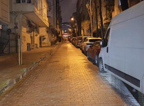 Bahçelievler'de Maskeli Saldırı: Genç Adam Sokak Ortasında Kurşunlandı