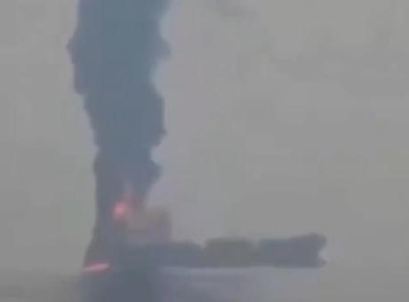 İran, Hürmüz Boğazı'nda Petrol Tankerine Saldırdı: İlk Görüntüler Yayınlandı