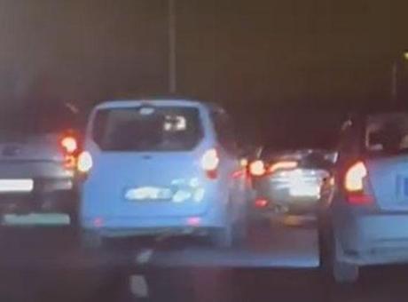 Düğün Konvoyundan Tehlikeli Trafik Manzaraları! Anlar Kameralara Yansıdı