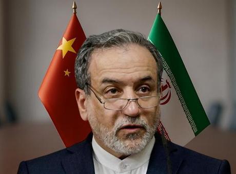 Çin Dışişleri Bakanı Wang Yi ve İranlı Mevkidaşı Arakçi Arasında Kritik Telefon Görüşmesi