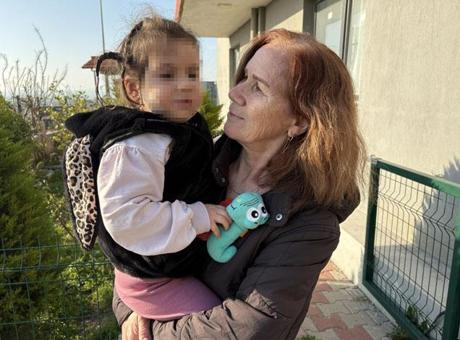 İzmir'de Köpek Saldırısı! 3 Yaşındaki Kız Çocuk Yaralandı