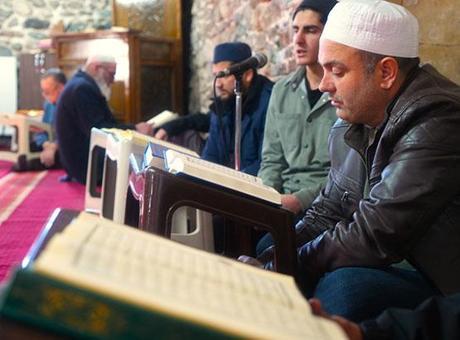 Muş'taki Tarihi Camilerde Mukabele Geleneği Devam Ediyor